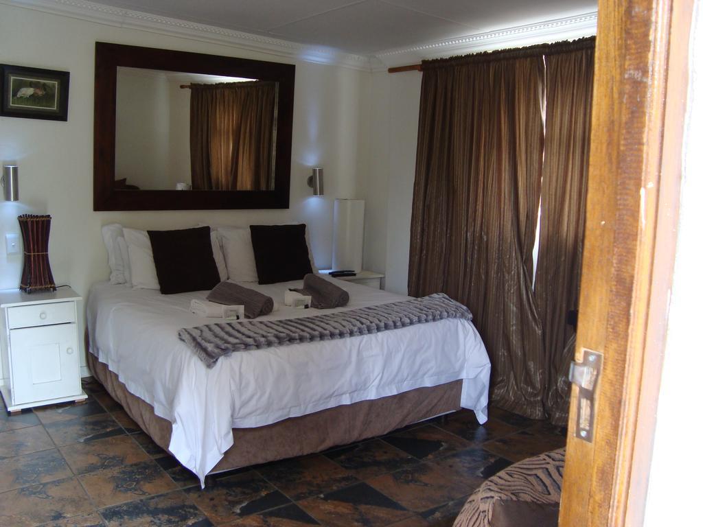 44 On Ennis Guest Lodge And Restaurant - No Load Sheddding Ermelo Habitación foto